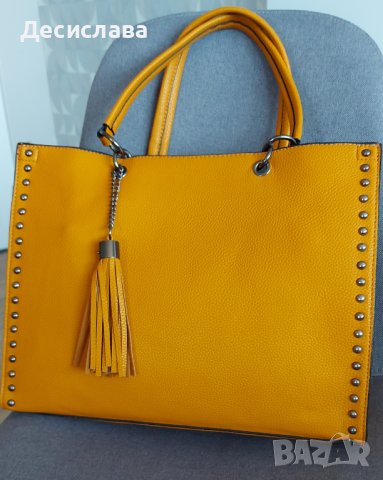 Дамска чанта в цвят горчица с капси и аксесоар, снимка 6 - Чанти - 37916257