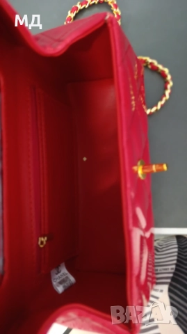 Channel нова малка чанта червена, снимка 4 - Чанти - 52311592