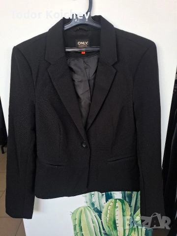 Продавам дамски маркови сака работя с еконт и спееди, снимка 8 - Сака - 53581238