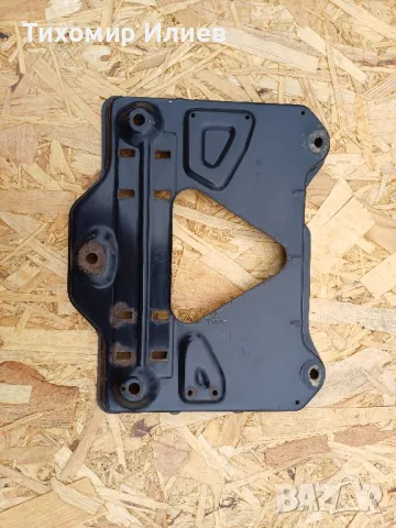 Стойка на акумулатора за Мерцедес 190