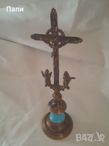 Месингово разпятие от късен 19-ти век.