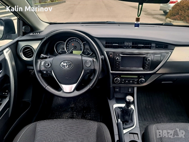 Тойота Аурис 1.3 i 2014г., снимка 6 - Автомобили и джипове - 50789072