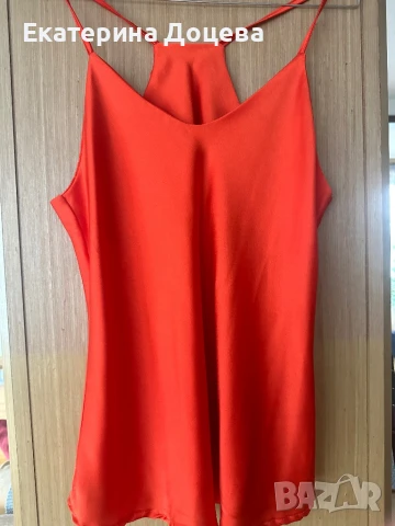 Сатенен топ с тънки презрамки