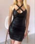 Оформяща къса черна рокля, снимка 1 - Рокли - 37187257