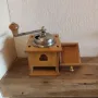 Дървена кафемелачка, стара, снимка 3