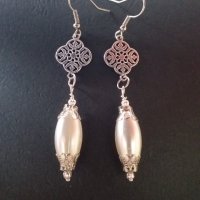 Красиви обици с овални перли и орнаменти в цвят Сребро , снимка 1 - Обеци - 33274038