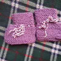 Ръчно плетени терлици и зимни плетени ръкавици за бебе  , снимка 6 - Чорапи - 37603164