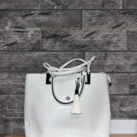 Бяла чанта, снимка 1 - Чанти - 37576285