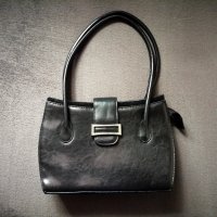 Голяма дамска кожена чанта в черен цвят - подарък при поръчка над 14 лв , снимка 1 - Чанти - 43689829