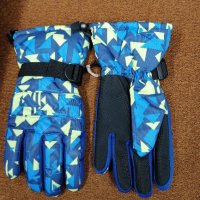 Продавам нови качествени красиви  мъжки четирислойни водоустойчиви ръкавици за ски, снимка 2 - Зимни спортове - 35610708