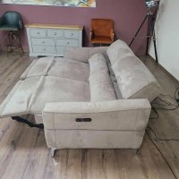 Бежов диван тройка от плат с електрически релаксиращ механизъм, снимка 3 - Дивани и мека мебел - 43217377