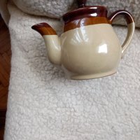 Красив керамичен  чайник , снимка 1 - Аксесоари за кухня - 33311302