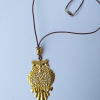 Красиво кожено колие с изящен медальон Бухалче в цвят Антично злато., снимка 5 - Колиета, медальони, синджири - 27932097