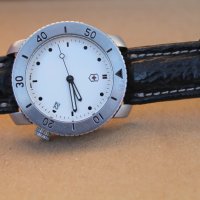 Оригинален мъжки Швейцарски часовник ''Victorinox'' , снимка 10 - Мъжки - 43836651
