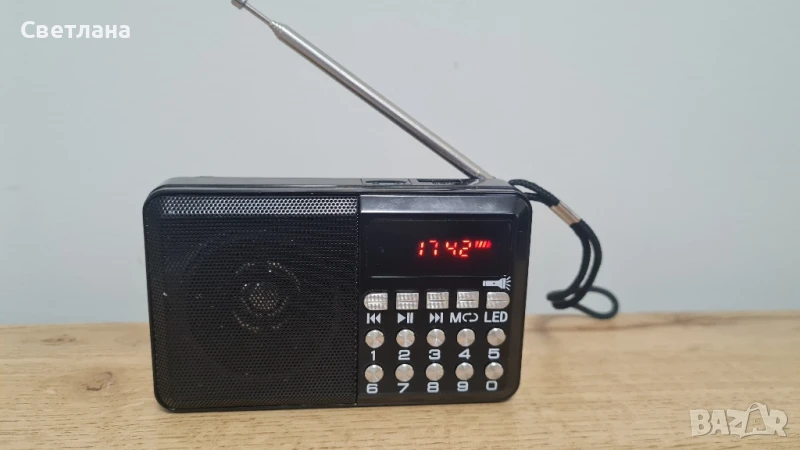Джобно радио с фенерче и карта памет, снимка 1