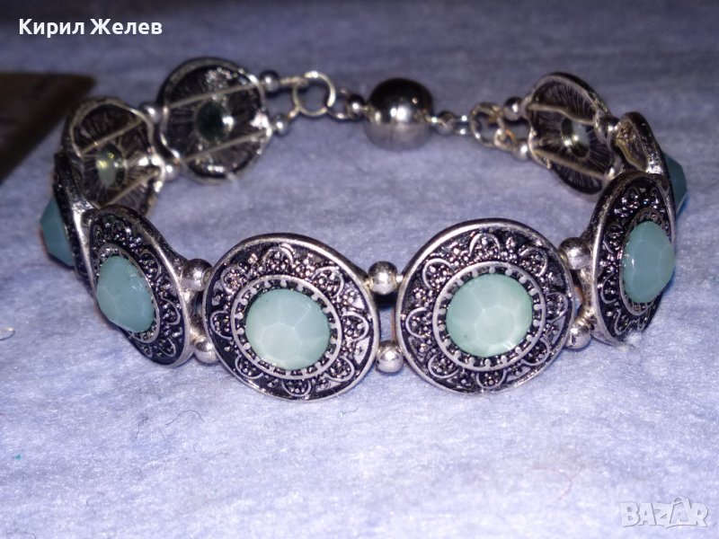 ПОСРЕБРЕНА ЛАКИРАНА АР ДЕКО СТИЛ КРИСТАЛНА ОРНАМЕНТИРАНА ГРИВНА с МАГНИТНА ЗАКОПЧАЛКА 38028, снимка 1