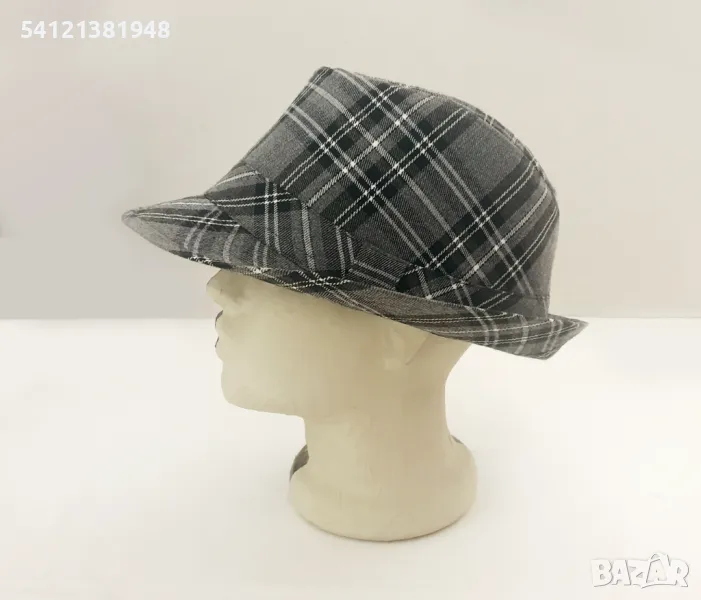 Дамска шапка сиво каре, снимка 1