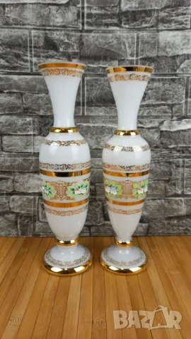 Две стъклени бели вази - Бохемия