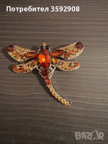 Брошка св елементи морско конче