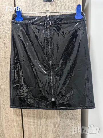 Къса кожена пола