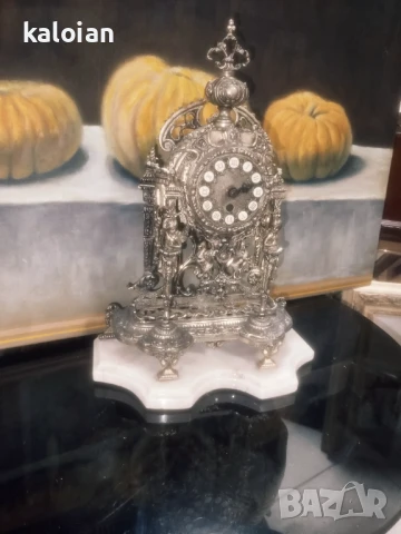 Стар каминен часовник. Бял бронз с готически орнаменти и мраморна основа. 60 те години на миналият в, снимка 10 - Антикварни и старинни предмети - 51286024