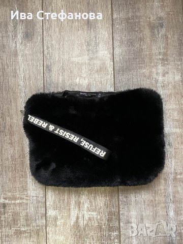 Нов рошав черен клъч чанта Bershka, снимка 8 - Чанти - 43712914