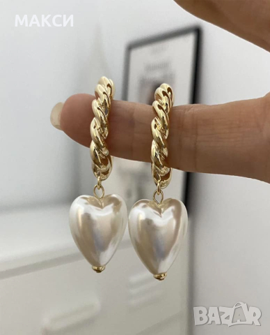 Красиви обеци с перлени сърца и златисти елементи, снимка 1 - Обеци - 44845999