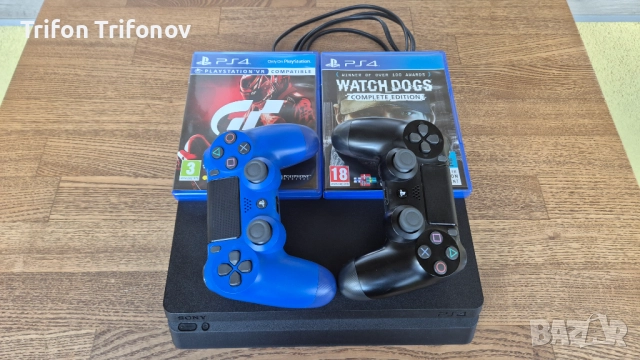 Playstation 4 Slim 1TB + 2 Controllers