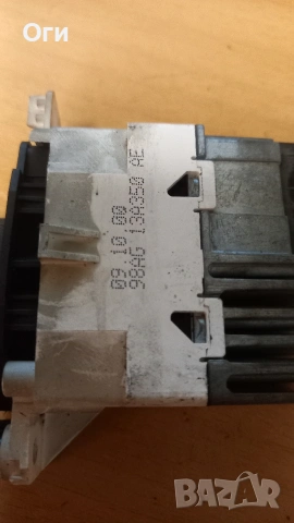 Бутон аварийни светлини за Форд Фокус 99-04г. 98AG 12A350 AE, снимка 2 - Части - 53271824