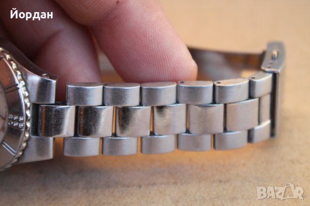 Дамски кварцов часовник ''Guess'', снимка 4 - Дамски - 43559472