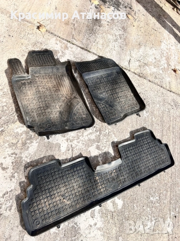 Гумени стелки за Тойота корола версо. 2004-2008г