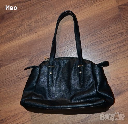 Черна дамска чанта GUESS, снимка 2 - Чанти - 43785253