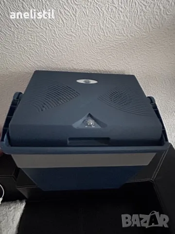 НОВА! Мощна Хладилна Чанта / Мини Хладилник Mobicool V30 (29л) - Охлаждане и Затопляне! За 12V и 240, снимка 3 - Хладилни чанти - 49781759