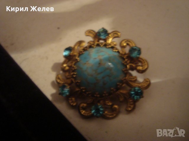 СТАРИННА АРТ ДЕКО ПОЗЛАТЕНА БРОНЗОВА БРОШКА с ЕСТЕСТВЕН ТЮРКОАЗ и САПФИР-КРИСТАЛ КАМЪНИ , снимка 9 - Други - 32266761