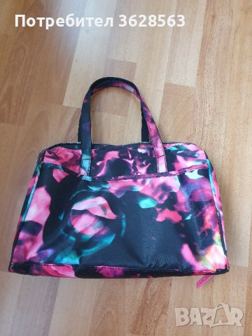 Дамска козметична чанта на цветя, снимка 2 - Чанти - 43048194