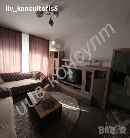 Тристаен апартамент на междинен етаж, широк център, снимка 2 - Апартаменти - 52235079