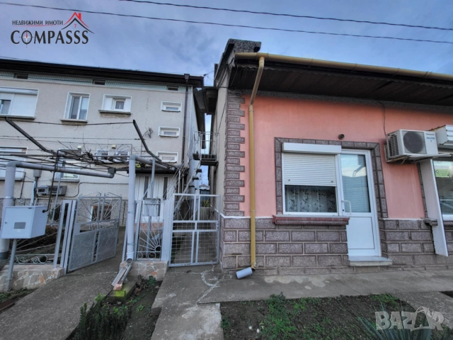 гр. Ген. Тошево, Обл. Добрич, етаж от къща – 125000евро!