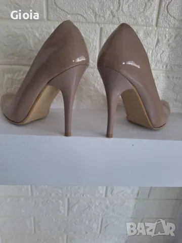 Бежови дамски лачени обувки на висок ток намалям на 29 лева, снимка 3 - Дамски обувки на ток - 48135416