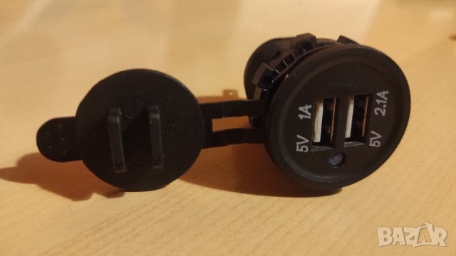 USB зарядно за кола , снимка 1 - Аксесоари и консумативи - 43063283