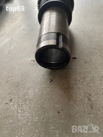 Вретено за перфоратор Bosch GBH 4, снимка 2 - Резервни части за машини - 46559163