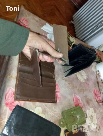 6 броя кожен портфейл+3 броя портфейл за ключове чисто нови целия им живот е минал в шкаф, снимка 2 - Портфейли, портмонета - 53604741