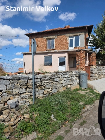 Двуетажна Къща с таван Тополовград, снимка 2 - Къщи - 51653627