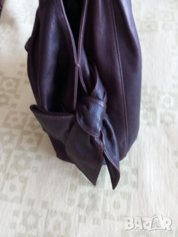 Valentino чанта естествена кожа, снимка 4 - Чанти - 44845523