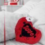 подаръчната плюшена музикална възглавничка "Сърце LOVE" (Размер: 33см)., снимка 1 - Романтични подаръци - 43860803