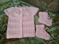 Бебешко ръчно плетено комплектче - елеченце и терлички, снимка 5
