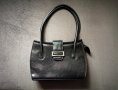 Голяма дамска кожена чанта в черен цвят - подарък при поръчка над 14 лв , снимка 1 - Чанти - 43689829