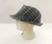 Дамска шапка сиво каре, снимка 1