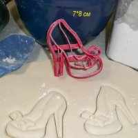 Кокетна дамска обувка висок ток Пластмасов резец форма за тесто бисквитки фондан торта, снимка 1 - Форми - 26448924