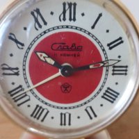 Колекционерски будилник часовник Слава на кирилица червен, снимка 3 - Антикварни и старинни предмети - 44003630