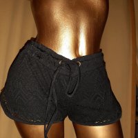 Дантелени ,черни ,къси панталонки , снимка 1 - Къси панталони и бермуди - 32880784